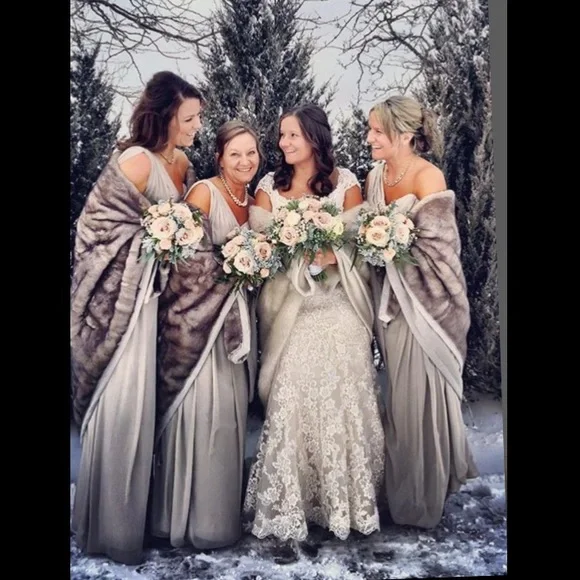 Elegant Gray Women's Dress - Picture 2 of 3